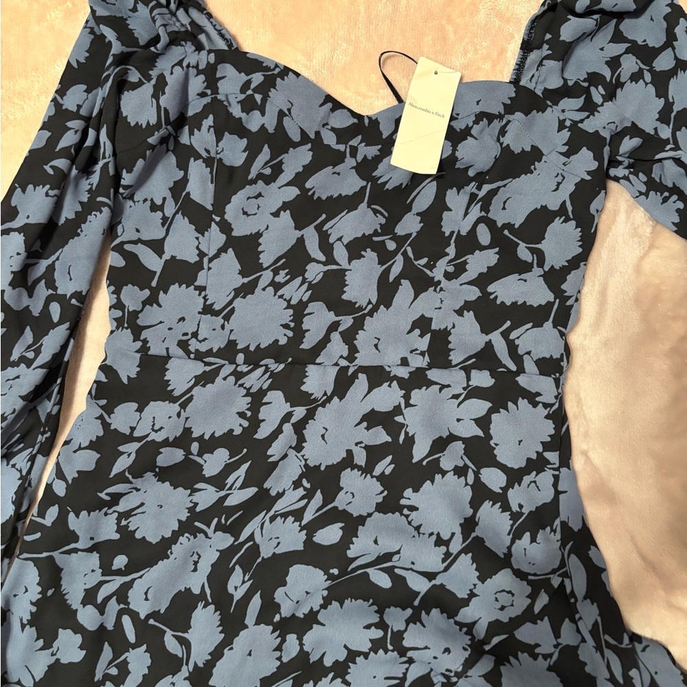 Abercrombie & Fitch Black and Blue Floral Long Sleeve Dress